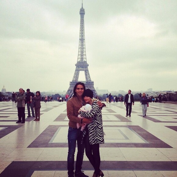 Falcao avec sa femme Lorelei et sa fille Dominique Garcia au Trocadéro à Paris, le 4 octobre 2013