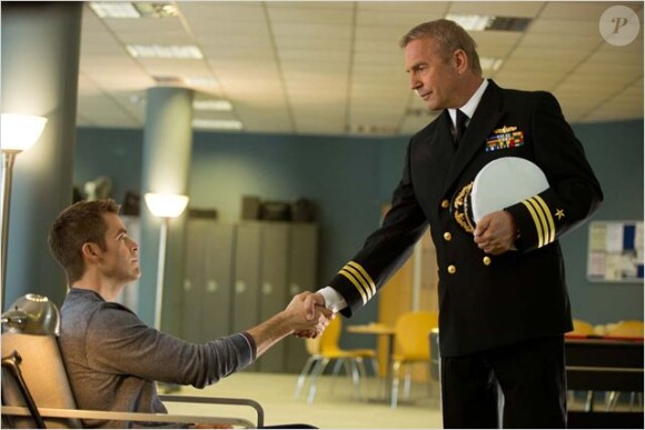 Kevin Costner et Chris Pine dans The Ryan Initiative.