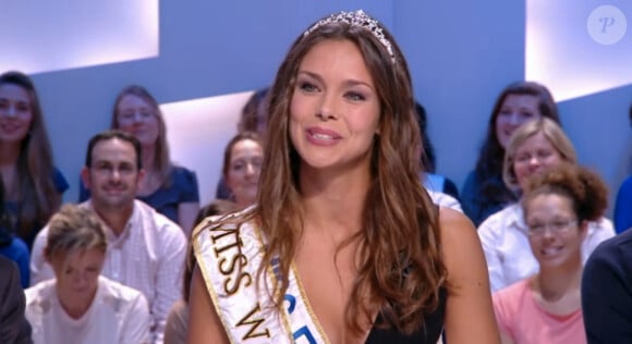 Miss France 2013 prend la place de la Miss Météo du Grand Journal Doria Tillier, le vendredi 4 octobre 2013.