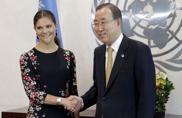 La princesse Victoria de Suède rencontre Ban Ki-moon lors de sa visite au siège des Nations unies à New York le 4 octobre 2013.