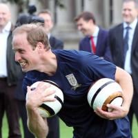 Prince William : Roi du foot pour un anniversaire, il s'éclate à Buckingham
