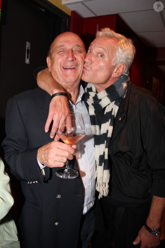 Pierre Bonte et Laurent Boyer à la soirée de lancement du livre de cuisine de Sophie Davant et Christian Leclou intitulé "La cuisine de Sophie et Christian" au restaurant "Le Clou de Fourchette" à Paris, le 8 octobre 2013.