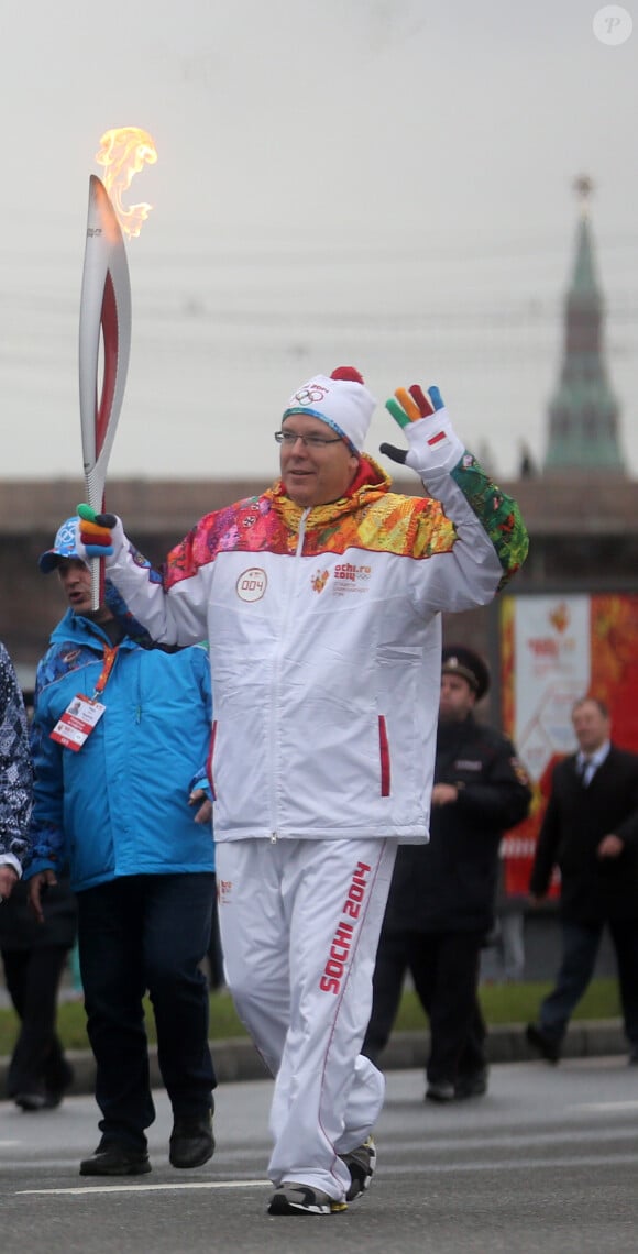 Le prince Albert II de Monaco participé au début du relais de la flamme olympique des Jeux olympiques de Sotchi 2014 le 7 octobre 2013 à Moscou.