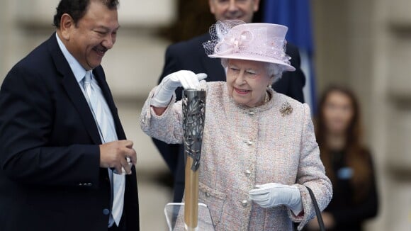 Elizabeth II et Albert de Monaco : Chacun ses Jeux, chacun son flambeau