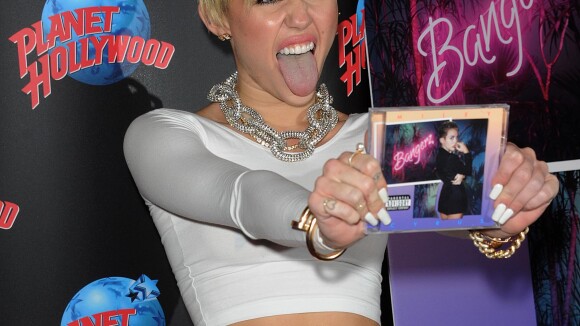 Miley Cyrus : Déchaînée pour ''Bangerz'', elle s'éclate en petite tenue !