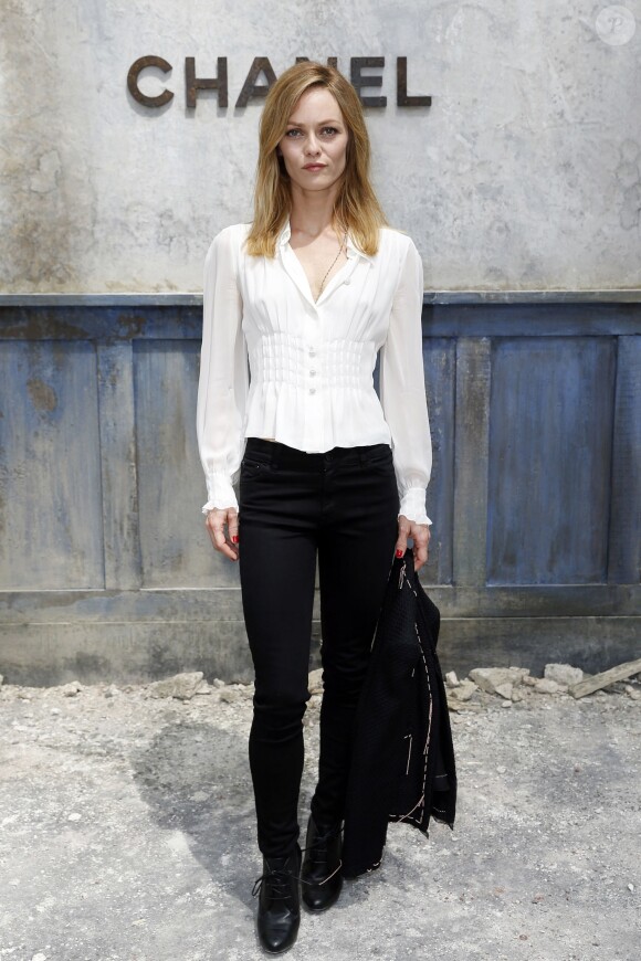 Vanessa Paradis lors du défilé de mode Chanel pour la collection prêt-à-porter automne-hiver au Grand Palais à Paris le 2 juillet 2013