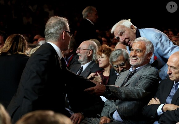 Thierry Frémaux, Jean-Paul Belmondo et Charles Gérard lors de la soirée d'ouverture du Festival Lumière à Lyon et l'hommage à Jean-Paul Belmondo au sein de la Halle Tony Garnier, le 14 octobre 2013