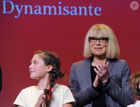 Mireille Darc - Remise du 16e Prix Clarins de la Femme Dynamisante au Théâtre Mogador à Paris, le 14 otobre 2013.