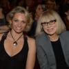 Muriel Hermine et Mireille Darc - Remise du 16e Prix Clarins de la Femme Dynamisante au Théâtre Mogador à Paris, le 14 otobre 2013.