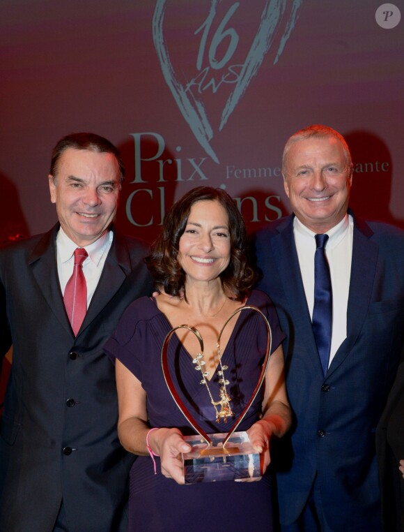 La lauréate Gisèle Tsobanian et les frères Olivier et Christian Courtin (propriétaires de Clarins) - Remise du 16e Prix Clarins de la Femme Dynamisante au Théâtre Mogador à Paris, le 14 otobre 2013.