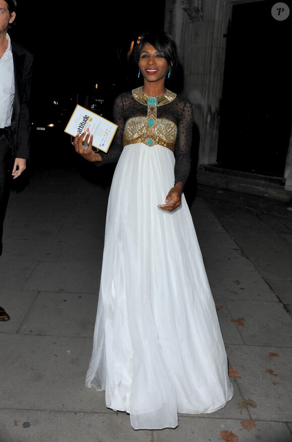 Sinitta lors des Attitude Magazine Awards à Londres le 15 octobre 2013 à la Cour royale de justice à Londres