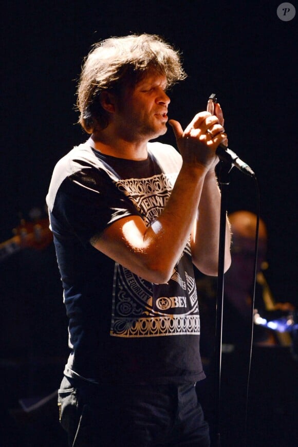 Le chanteur Bertrand Cantat sur scène à Paris pour un hommage à Alain Bashung, les 29 et 30 mars 2013.