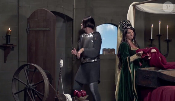 Florence Foresti dans un sketch du Palma Show - Very Bad Blagues