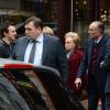Jacques Chirac sortant de la brasserie Lipp en famille, à Paris le 19 octobre 2013.