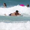 Liam Payne (du groupe One Direction) fait du surf sur la Gold Coast en Australie, le 21 octobre 2013.