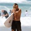 Liam Payne (du groupe One Direction) fait du surf sur la Gold Coast en Australie, le 21 octobre 2013.