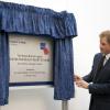 Le prince Harry inaugurant le 17 octobre 2013 un centre d'études sur les blessures par explosion de la légion britannique à l'Imperial College de Londres.