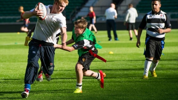 Prince Harry : Coach royal pour rugbymen en herbe