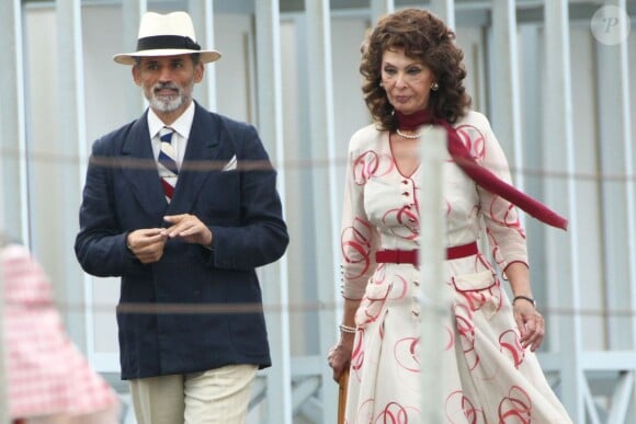 Sophia Loren avec Enrico Lo Verso sur le plateau de tournage de La Voix humaine à Rome sous la direction de son fils Edoardo Ponti le 4 juillet 2013