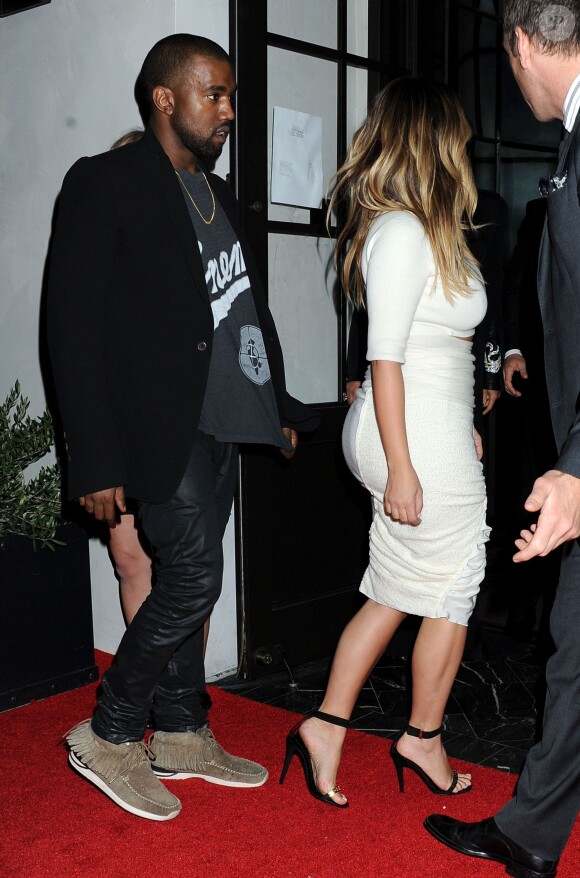 Kanye West et Kim Kardashian arrivent au restaurant Spago à Beverly Hills pour le gala de la fondation Dream for Future Africa. Le 24 octobre 2013.