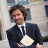 Christophe Ono-dit-Biot pose avec son livre "Plonger"qui vient de lui valoir Grand prix du roman de l'Académie française à Paris, le 24 Octobre 2013.