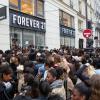 La police a été dépassée par les événements lors de l'ouverture du magasin Forever 21, à Paris, le samedi 26 octobre 2013.