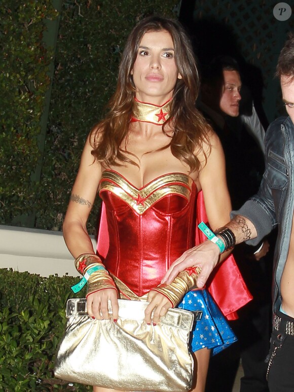 Elisabetta Canalis participe à une soirée spéciale Halloween, dans le quartier de Brentwood, à Los Angeles, le vendredi 25 octobre 2013.