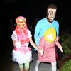 Sacha Baron Cohen et Isla Fisher participent à une soirée spéciale Halloween, dans le quartier de Brentwood, à Los Angeles, le vendredi 25 octobre 2013.