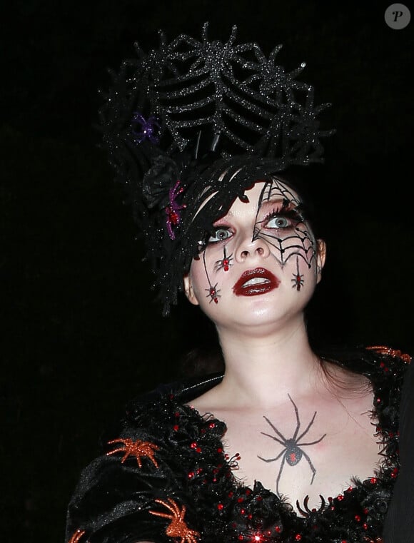 Michelle Trachtenberg participe à une soirée spéciale Halloween, dans le quartier de Brentwood, à Los Angeles, le vendredi 25 octobre 2013.