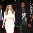 Kim Kardashian et Kanye West à Beverly Hills, le 24 octobre. Le rappeur a demandé sa belle en mariage le 21 octobre à San Francisco, au cours de la soirée d'anniversaire de la star de télé-réalité.