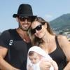 Lola Ponce et Aaron Diaz avec leur fille Erin à Ischia le 14 juillet 2013.
