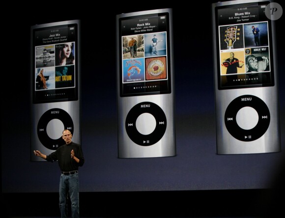 Steve Jobs présente l'iPod Nano air à San Francisco, le 9 septembre 2009.