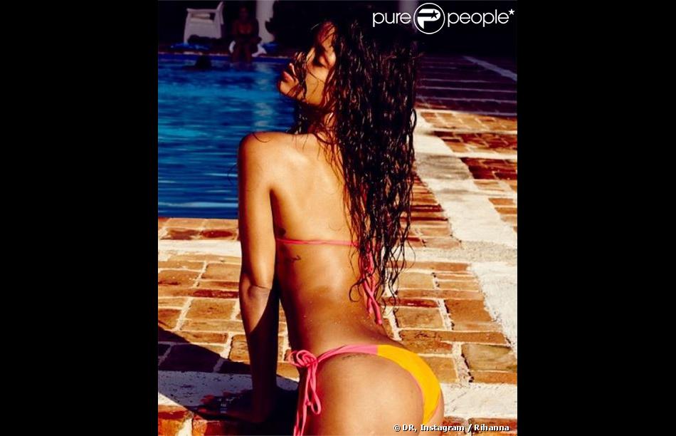 Rihanna, sensuelle au bord d&#039;une piscine à Punta Cana, en République Dominicaine.