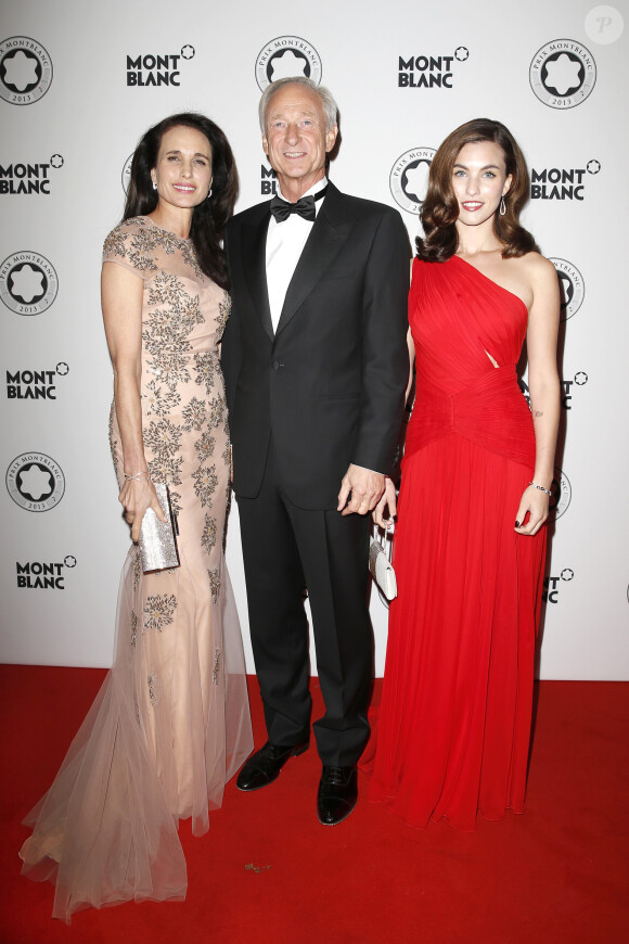 Andie MacDowell, sa fille Rainey et Lutz Bethge lors de la soirée du Prix Montblanc à Berlin, le 30 octobre 2013.