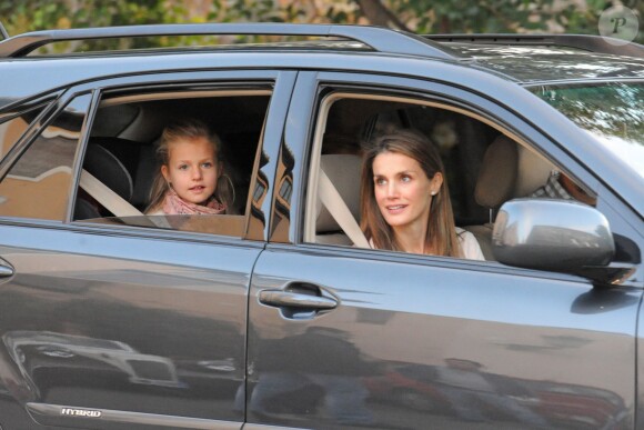 Letizia et Felipe d'Espagne en visite à Grenade avec leurs filles Leonor et Sofia le 1er novembre 2013