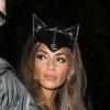 Nicole Scherzinger bombesque dans un costume de Catwoman arrive à la fête d'Halloween organisée par Johnathan Ross à Londres. 31 octobre 2013
