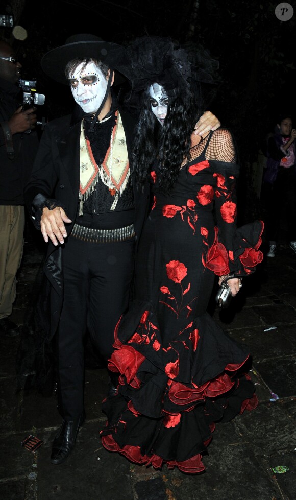 Kate Moss et Jamie Hince, couple assorti et déguisés pour Halloween se rendent à la soiree "Jonathan Ross' Halloween party" à Londres le 31 octobre 2013.