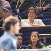 Mirka regardant son mari Roger Federer s'imposer contre Del Potro au BNP Paribas Masters de Paris Bercy le 31 octobre 2013