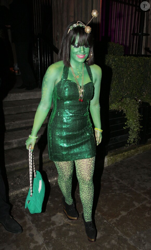 Lily Allen, carrément extraterrestre lors du Bal Halloween organisé au One à Londres au profit de l'UNICEF le 31 octobre 2013