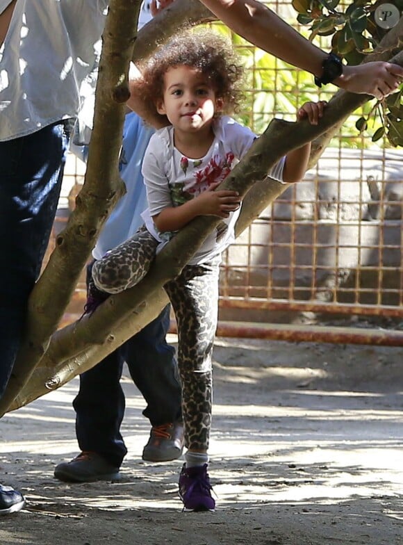Exclusif - Stella au zoo de Los Angeles, le 2 novembre 2013.