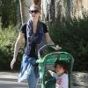 Exclusif - Ellen Pompeo emmène sa fille Stella au zoo de Los Angeles, le 2 novembre 2013.