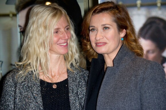 Sandrine Kiberlain, Emmanuelle Devos lors de la première du film Violette à Paris, le 4 novembre 2013.