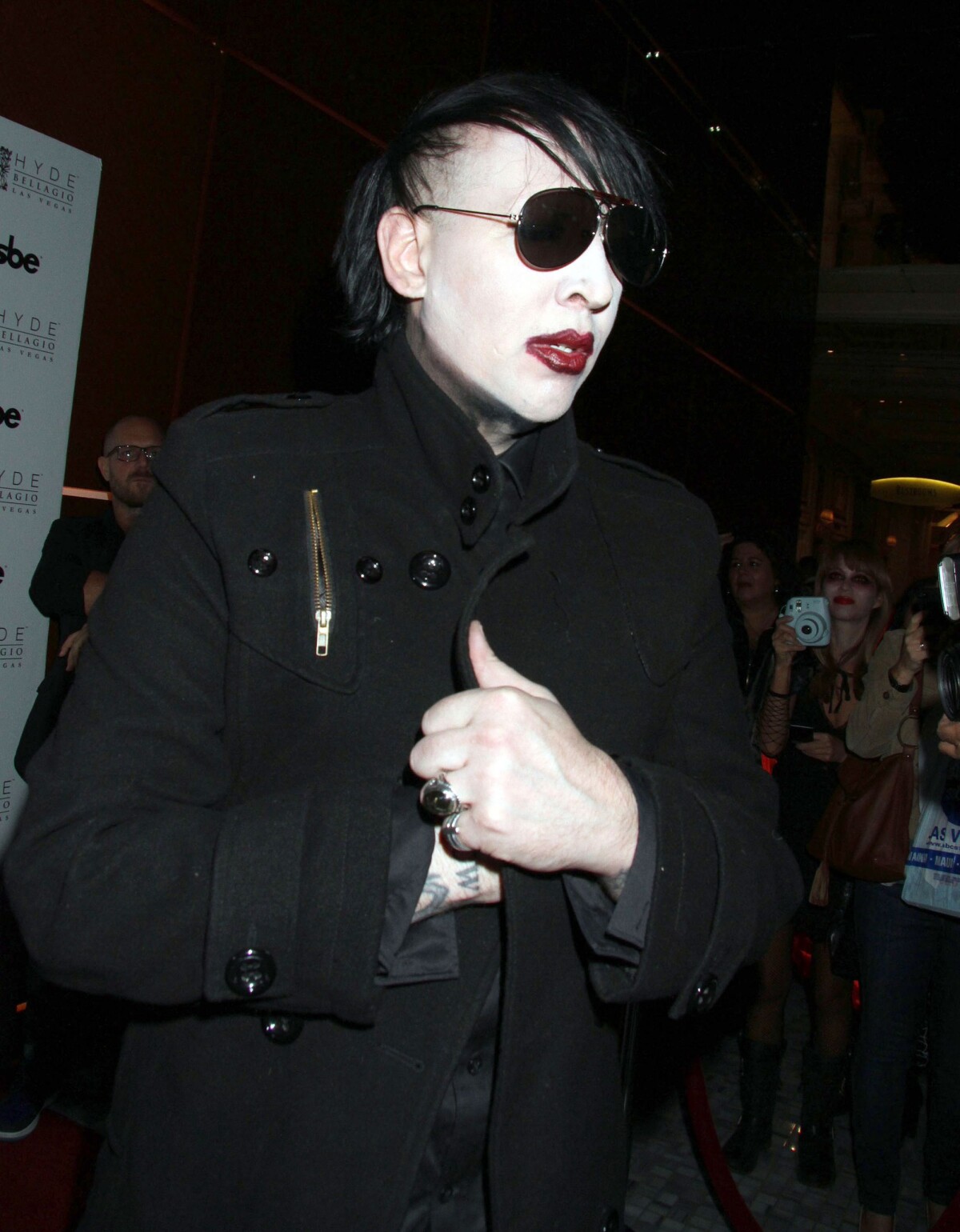 Vidéo Le rockeur Marilyn Manson à Las Vegas pour fêter Halloween le 29 octobre 2013 Purepeople