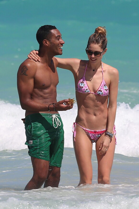 Le mannequin Doutzen Kroes et son mari Sunnery James lors de vacances à Miami en 2013