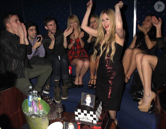 Avril Lavigne fête la sortie de son nouvel album au club Finale à New York, le 5 novembre 2013.