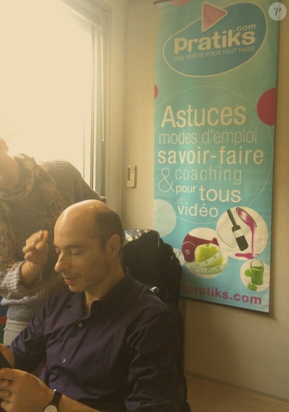 Bernard Werber à Paris pour tourner une vidéo contre le cancer du sein - novembre 2013.