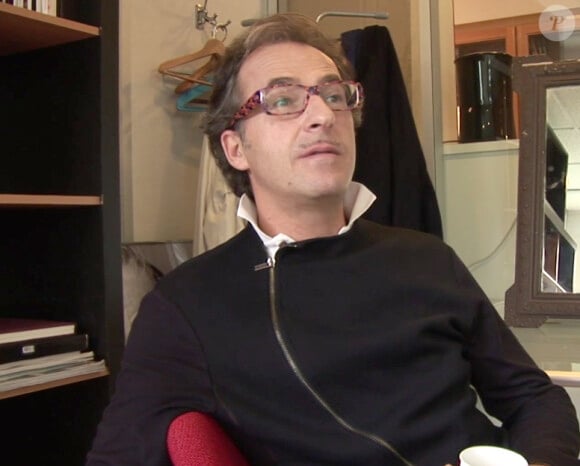 Emmanuel de Brantes à Paris pour tourner une vidéo contre le cancer du sein - novembre 2013.