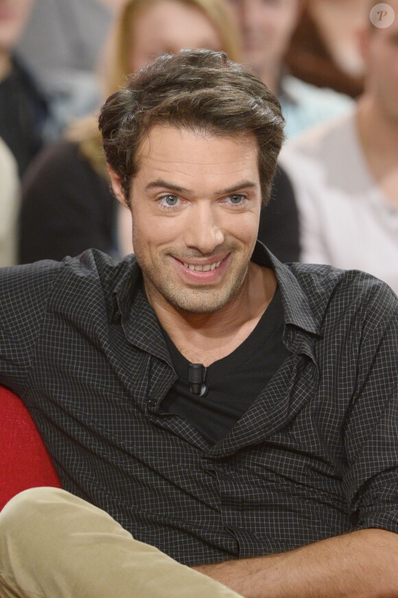 Nicolas Bedos dans "Vivement Dimanche" à Paris le 30 octobre 2013.