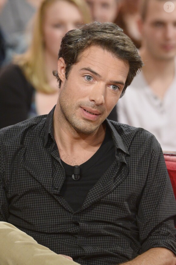 Nicolas Bedos dans "Vivement Dimanche" à Paris le 30 octobre 2013.