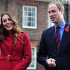 Joli bain de foule pour le couple britannique ! Le prince William et Kate Middleton, duchesse de Cambridge, rencontrent les bénévoles du "London Poppy Day" à Londres. Le 7 novembre 2013